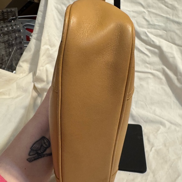 Vintage Coach 8148 Tan Leather Shoulder Bag with Adjustable Strap - Picture 6 of 10